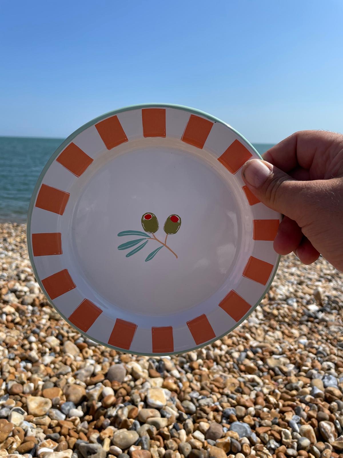 TALKING TABLES Bon Appetit Olive Enamel Plate