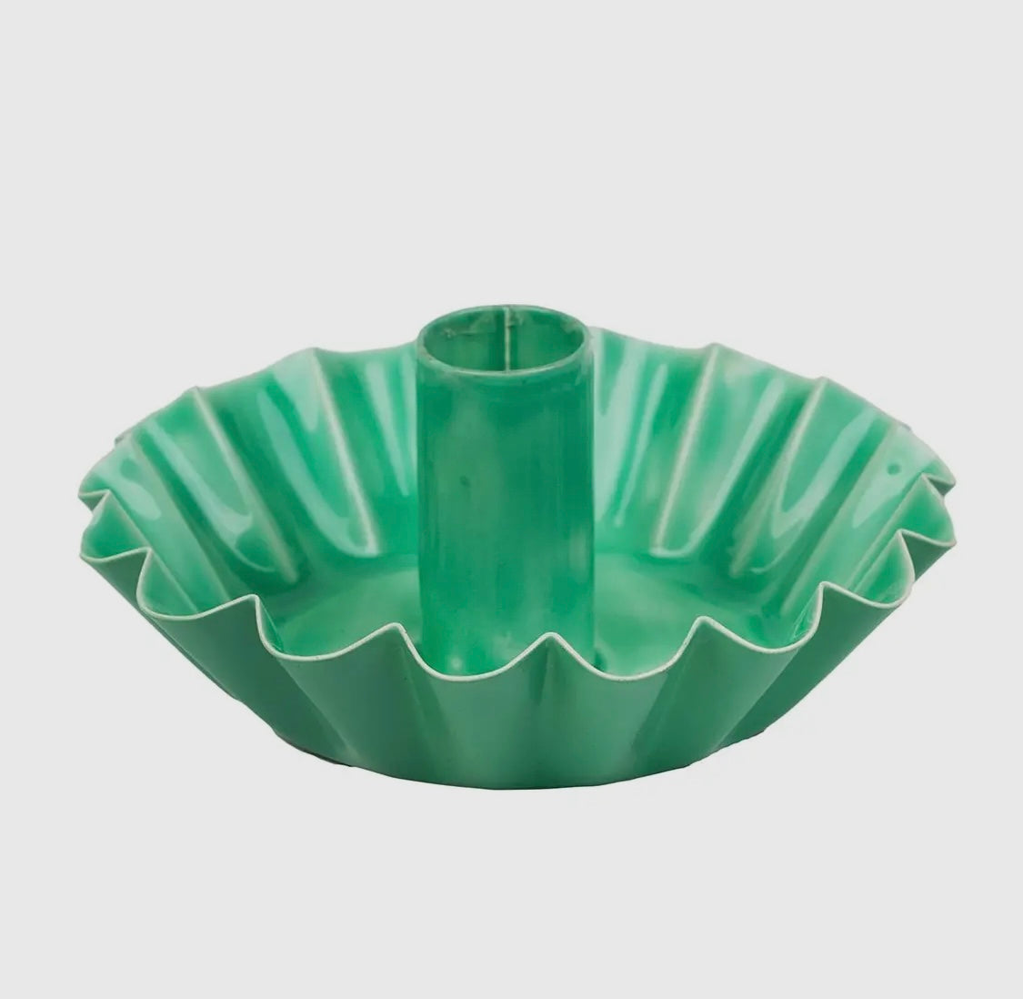 Metal scallop edge candle holder