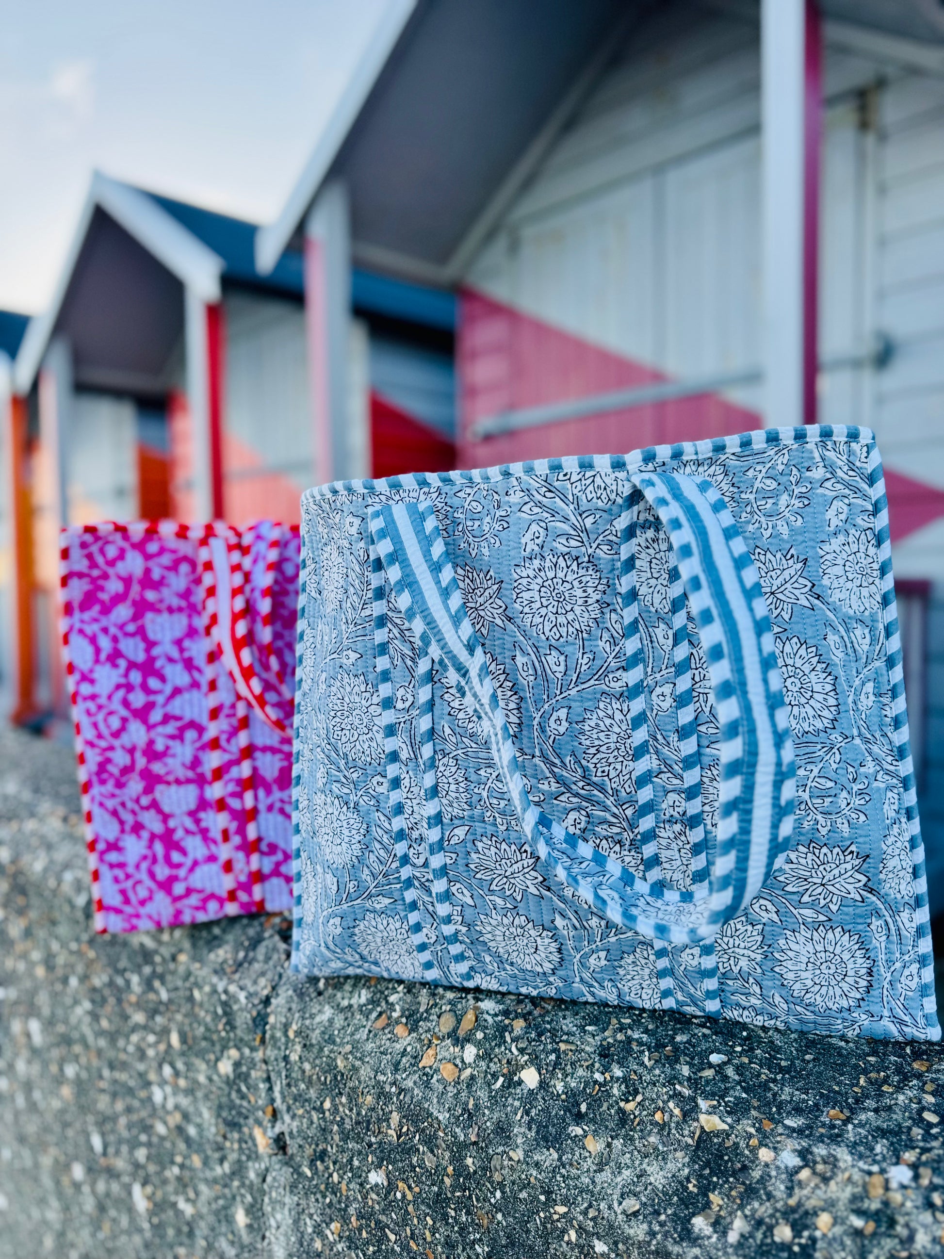 Reversible quilted cotton Tote Bag - Flower theme with stripy inside