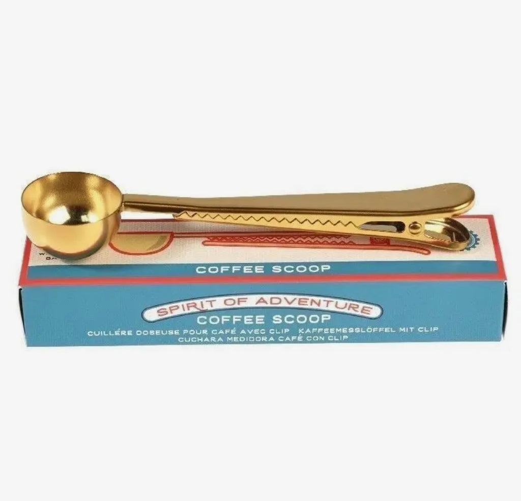 Coffee scoop with clip