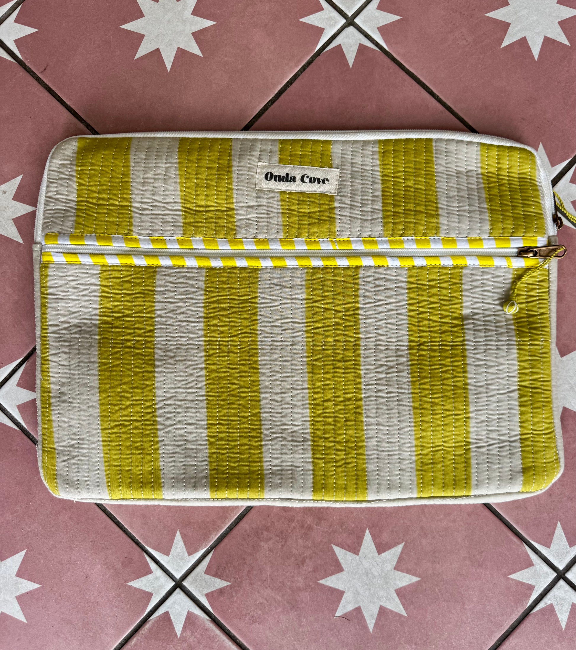 Quilted Laptop Case - Yellow stripe
