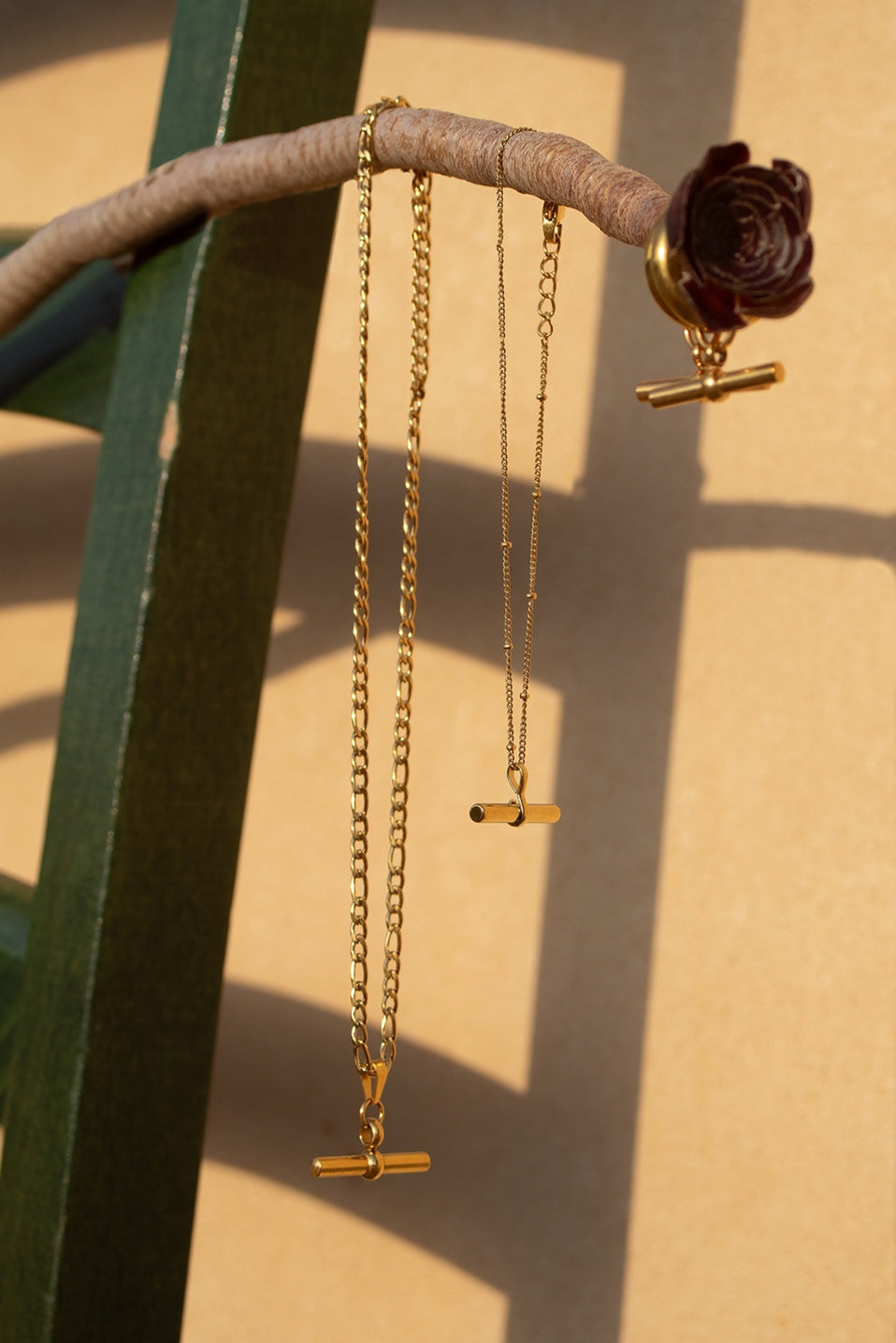 Curb Chain T-Bar Necklace (Gold)